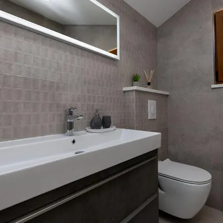 فيلة Ivka By Guide *