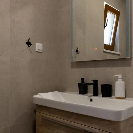 فيلة Ivka By Guide